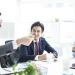 企業の電子黒板の使い方!遠隔会議、テレビ会議が効果的