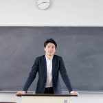 電子黒板を導入した小中学校6割が十分活用できない理由